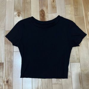 Cropped ribbed black shirt